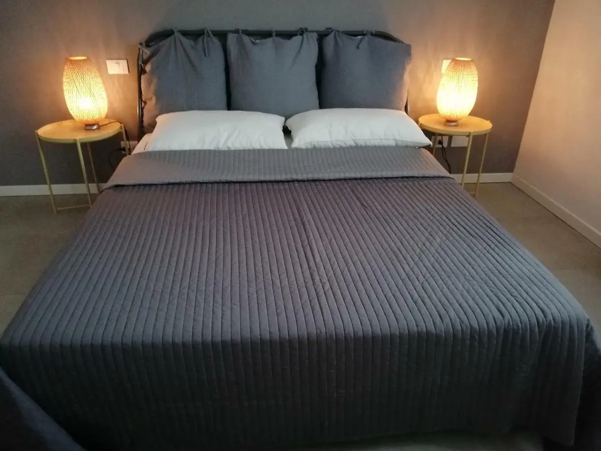 Aleanto Home Verona 0*,  Italy