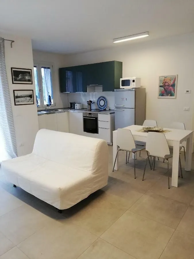 Aleanto Home Verona 0*,  Italy